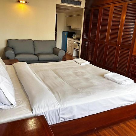 Affordable Serviced Apartments In Nana Omni Tower - Prime Sukhumvit Location バンコク都 エクステリア 写真