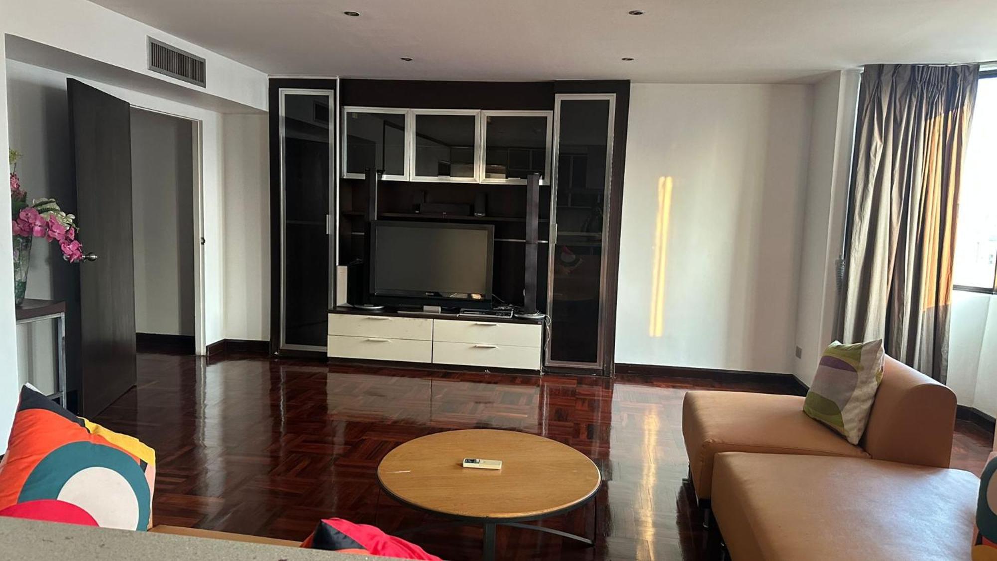 Affordable Serviced Apartments In Nana Omni Tower - Prime Sukhumvit Location バンコク都 エクステリア 写真