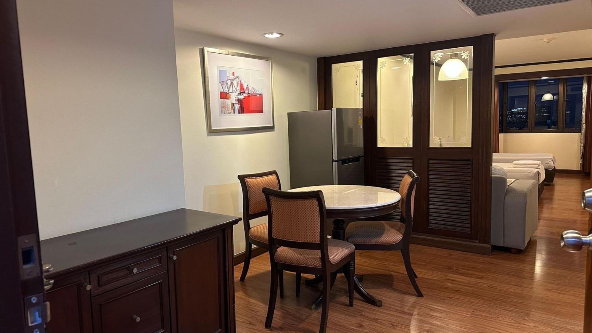 Affordable Serviced Apartments In Nana Omni Tower - Prime Sukhumvit Location バンコク都 エクステリア 写真