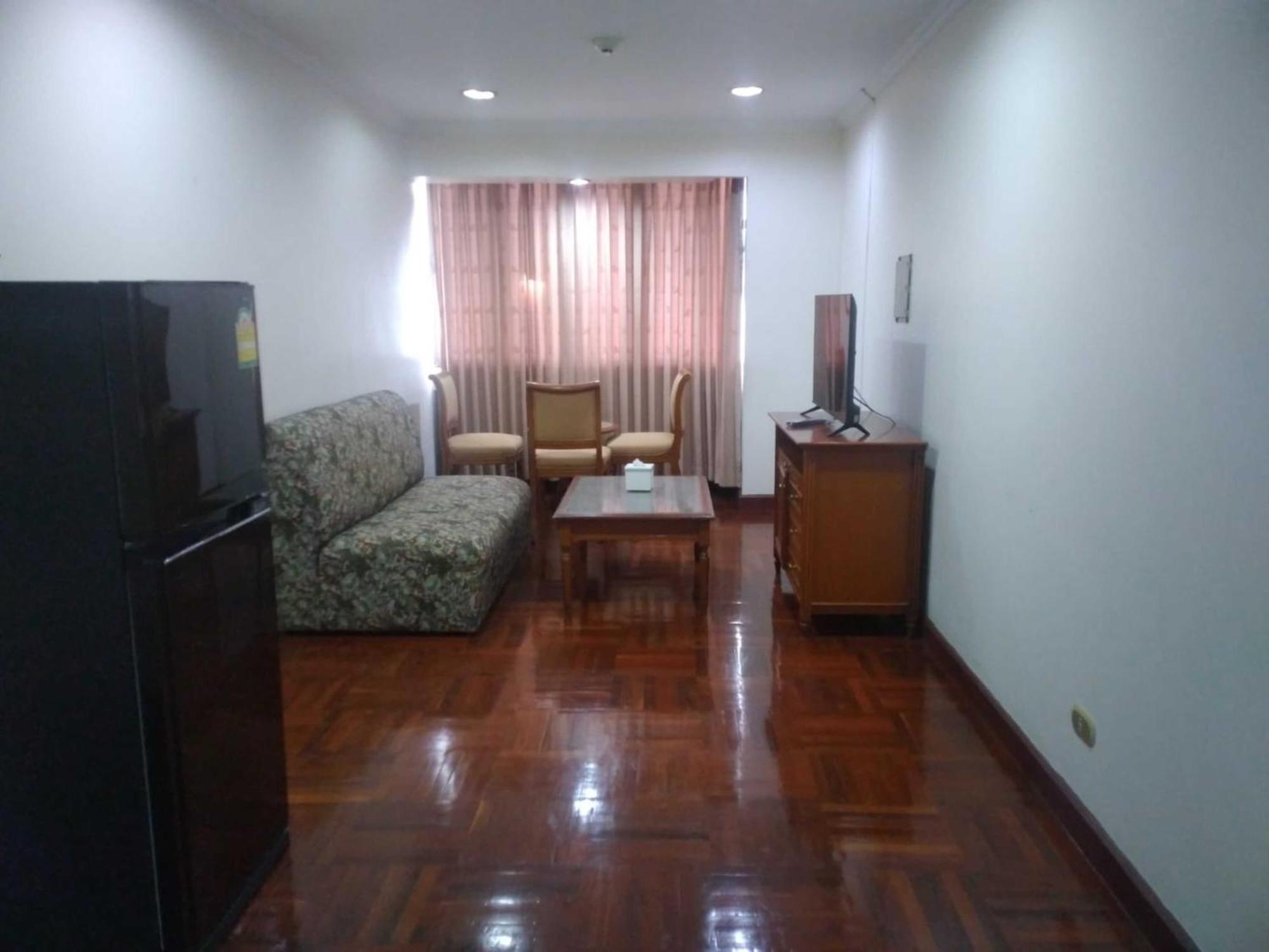 Affordable Serviced Apartments In Nana Omni Tower - Prime Sukhumvit Location バンコク都 エクステリア 写真