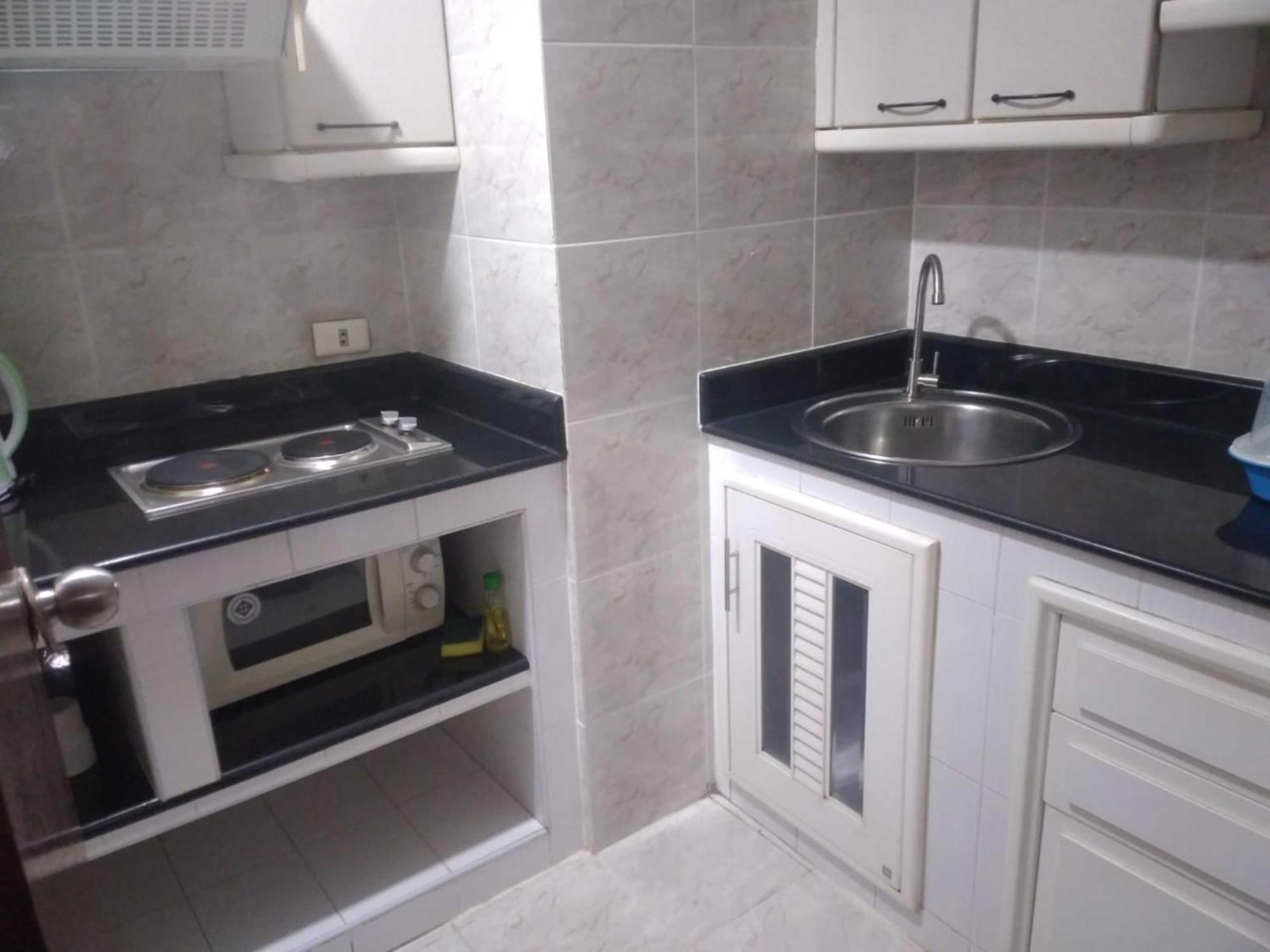 Affordable Serviced Apartments In Nana Omni Tower - Prime Sukhumvit Location バンコク都 エクステリア 写真