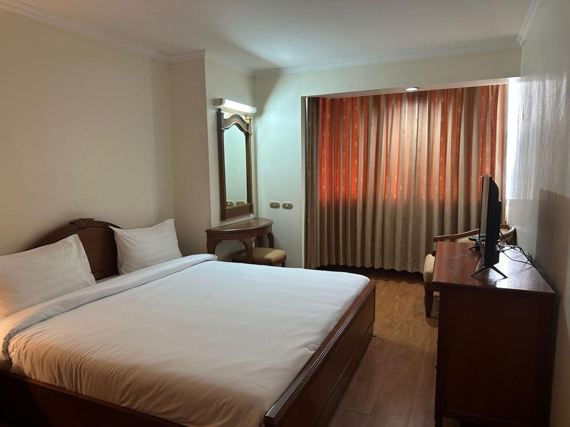 Affordable Serviced Apartments In Nana Omni Tower - Prime Sukhumvit Location バンコク都 エクステリア 写真