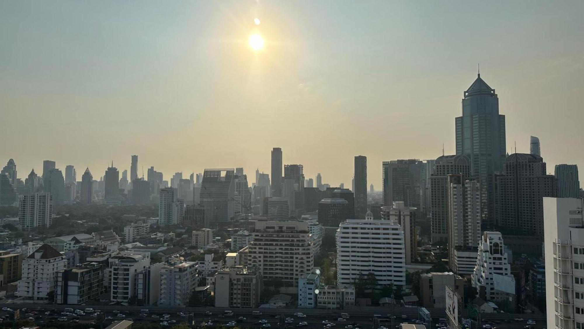 Affordable Serviced Apartments In Nana Omni Tower - Prime Sukhumvit Location バンコク都 エクステリア 写真