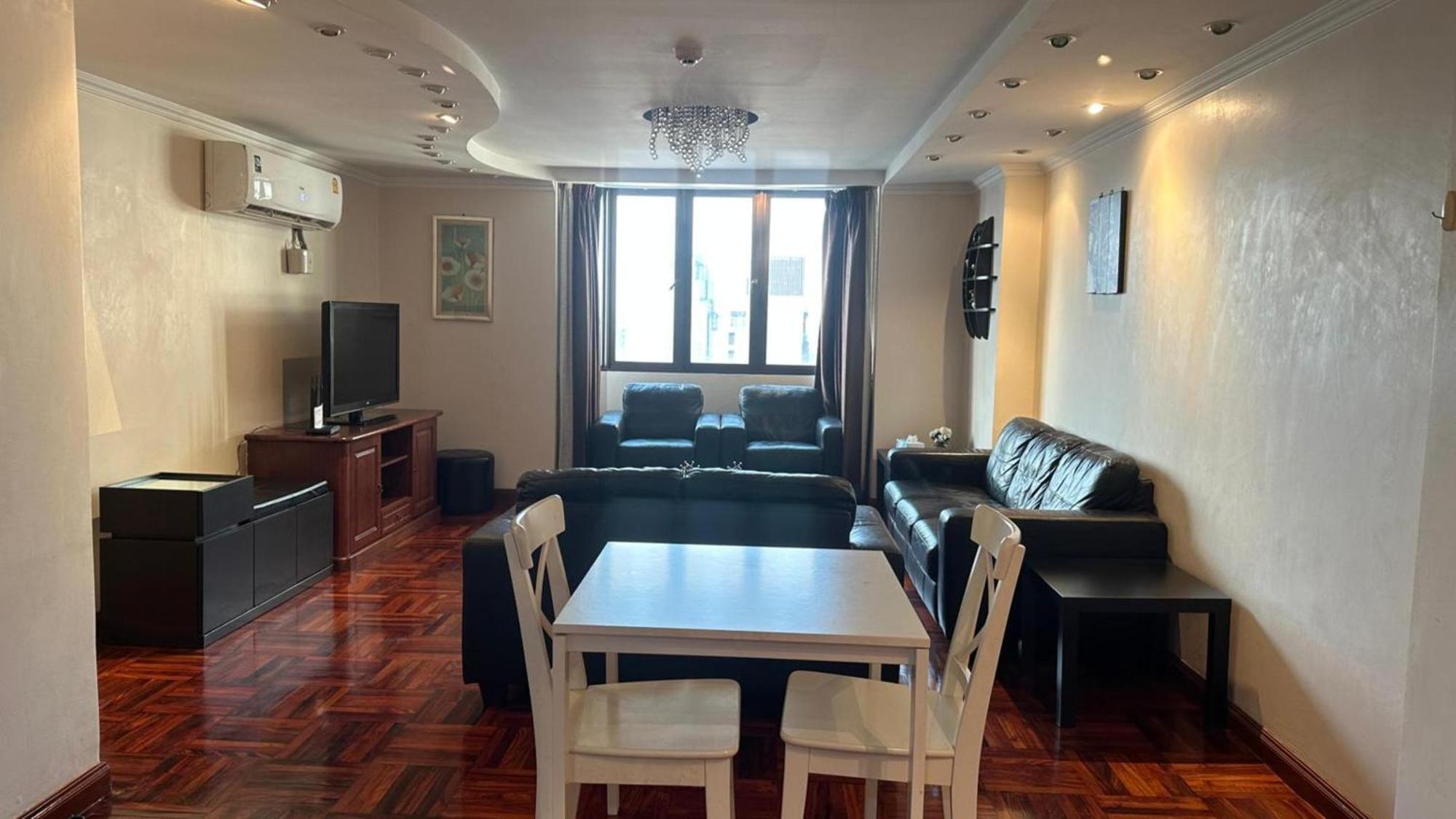 Affordable Serviced Apartments In Nana Omni Tower - Prime Sukhumvit Location バンコク都 エクステリア 写真