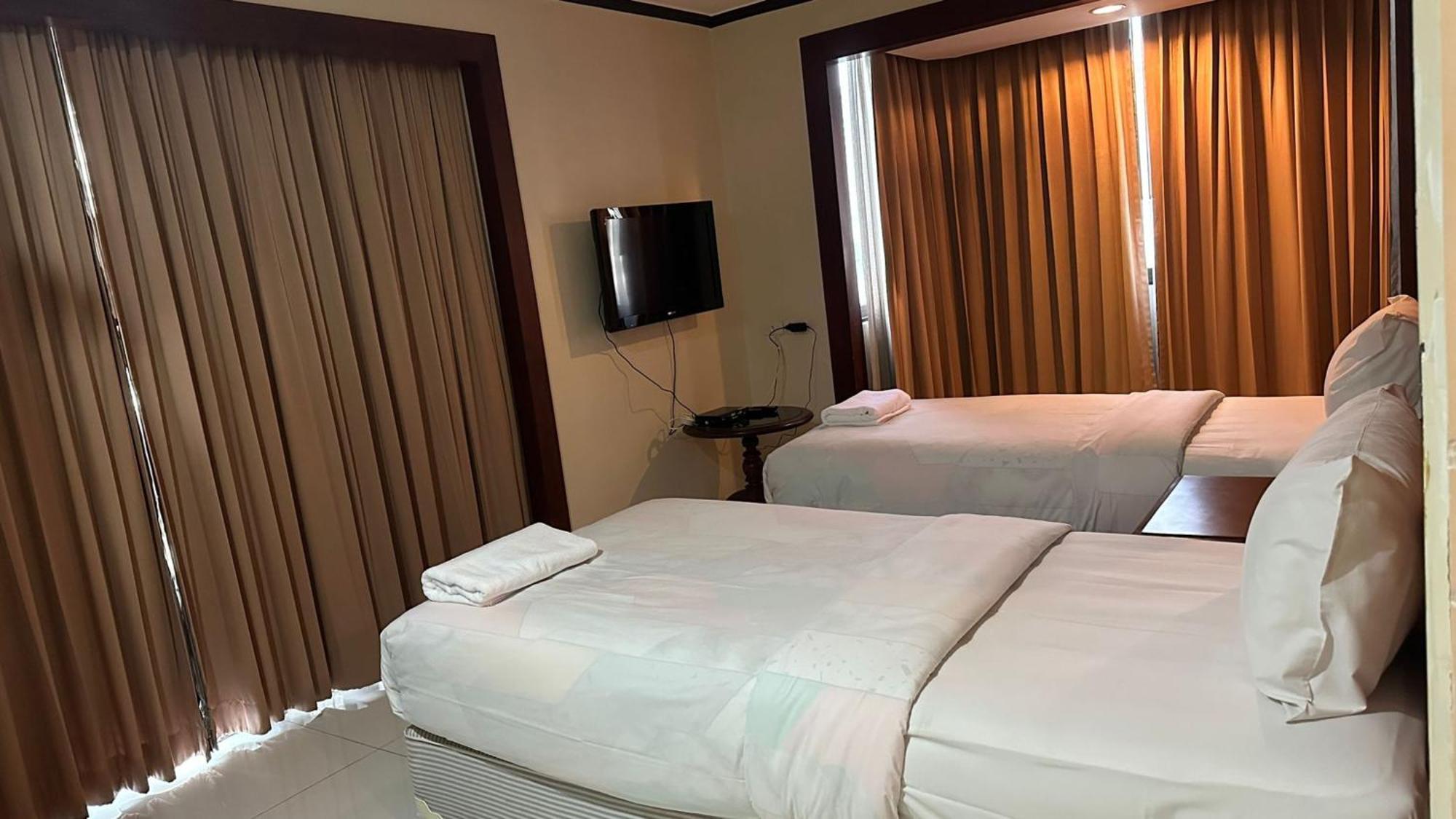 Affordable Serviced Apartments In Nana Omni Tower - Prime Sukhumvit Location バンコク都 エクステリア 写真