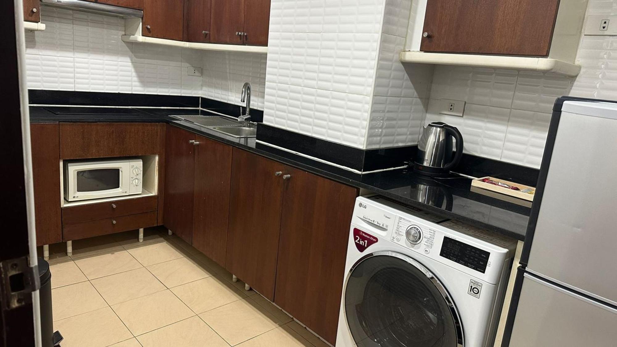 Affordable Serviced Apartments In Nana Omni Tower - Prime Sukhumvit Location バンコク都 エクステリア 写真