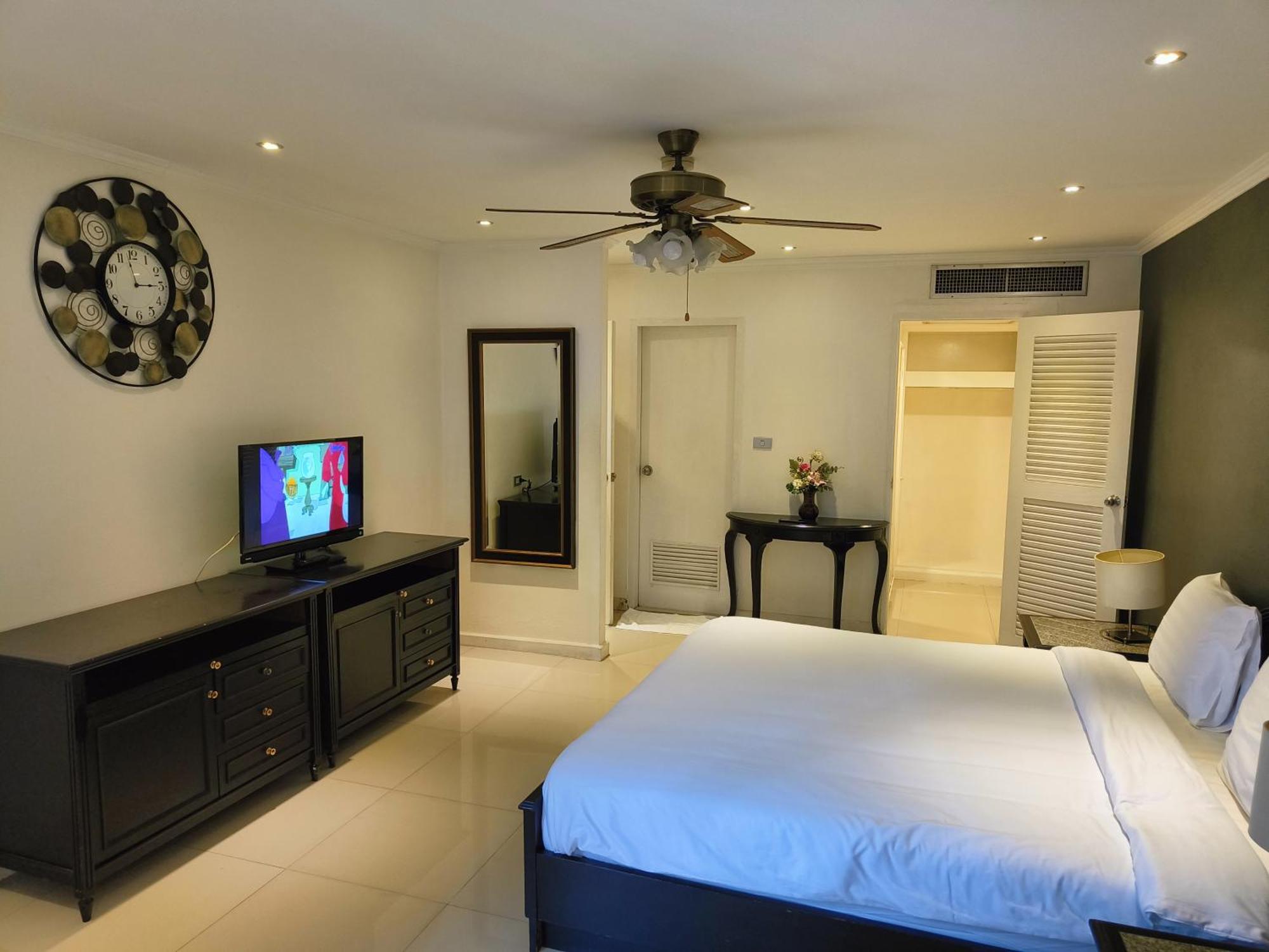 Affordable Serviced Apartments In Nana Omni Tower - Prime Sukhumvit Location バンコク都 エクステリア 写真