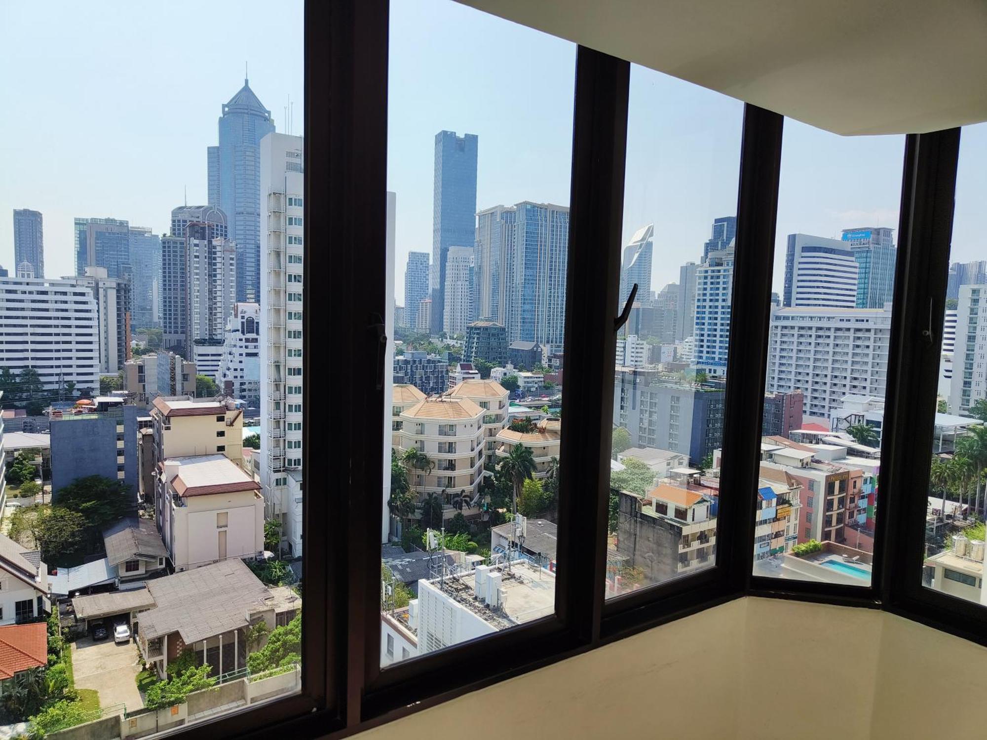 Affordable Serviced Apartments In Nana Omni Tower - Prime Sukhumvit Location バンコク都 エクステリア 写真