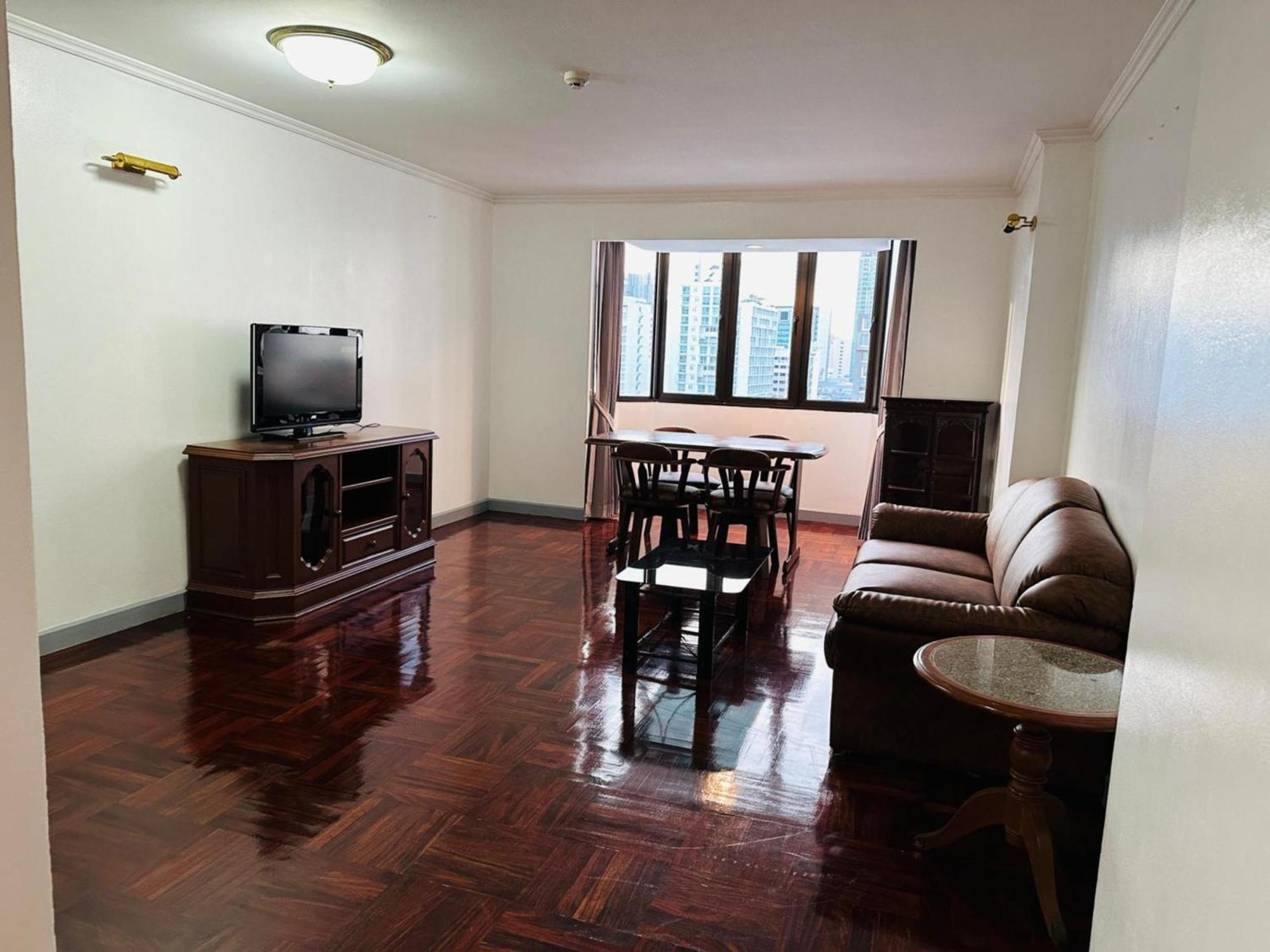 Affordable Serviced Apartments In Nana Omni Tower - Prime Sukhumvit Location バンコク都 エクステリア 写真