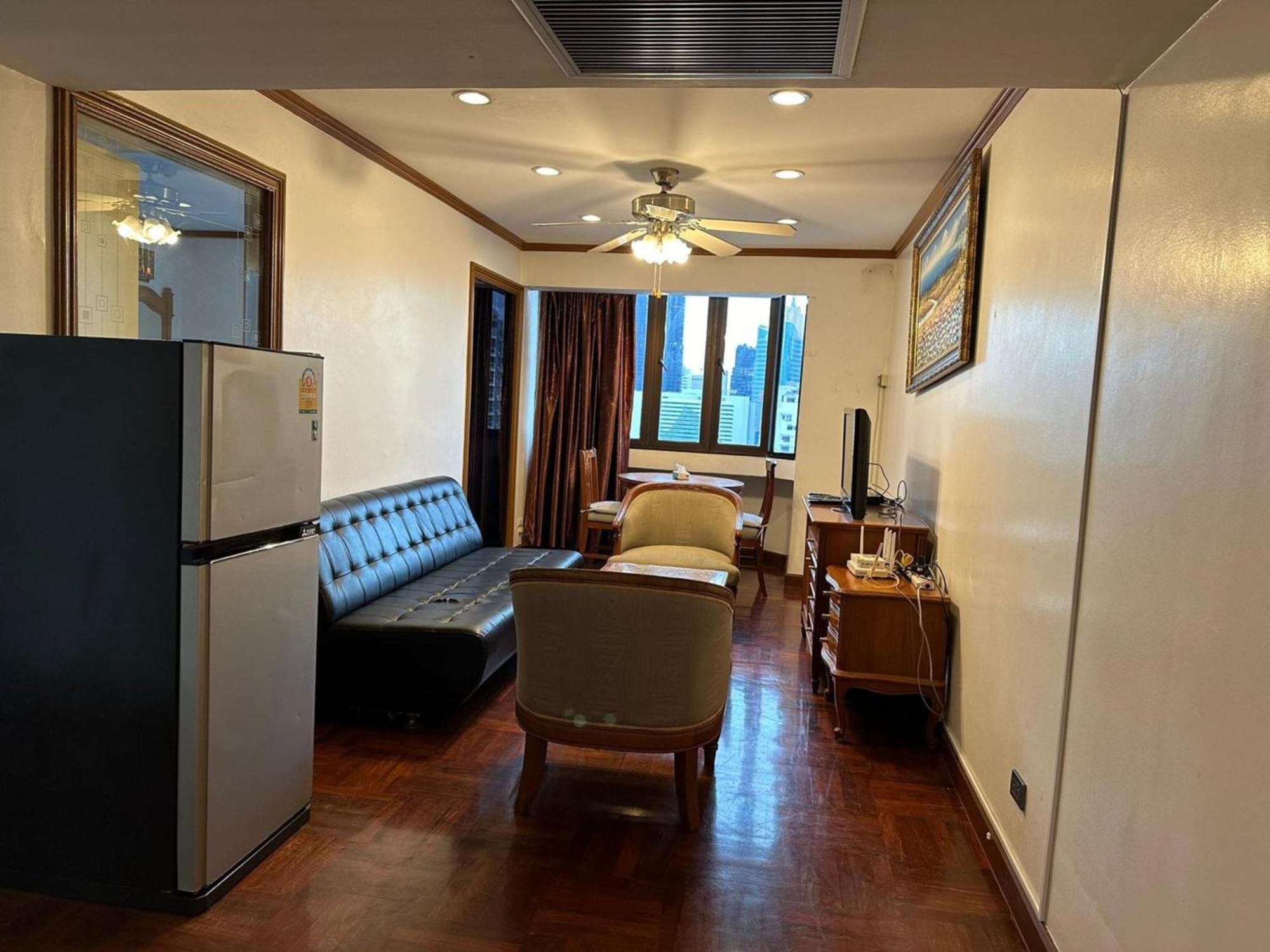 Affordable Serviced Apartments In Nana Omni Tower - Prime Sukhumvit Location バンコク都 エクステリア 写真