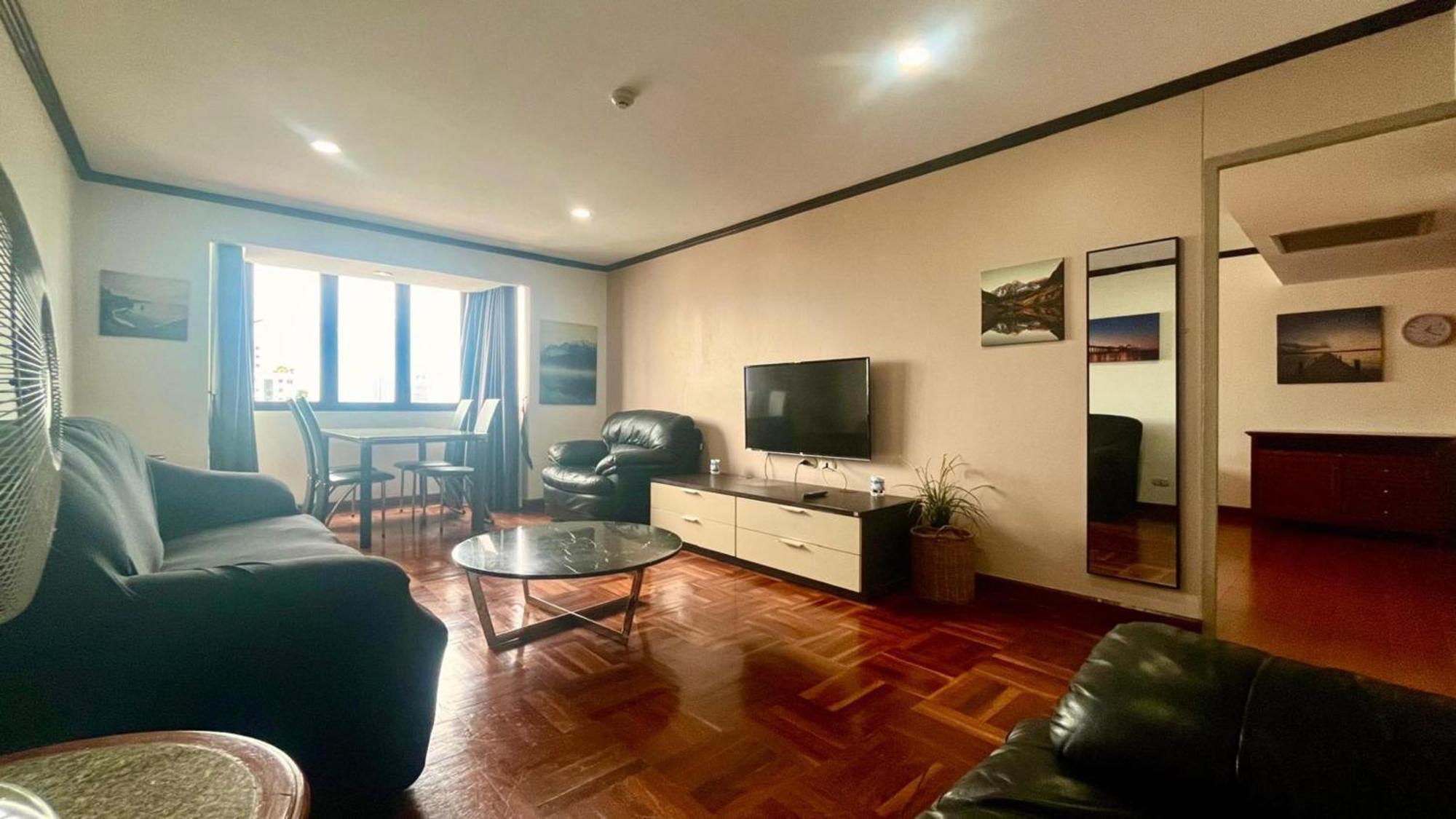 Affordable Serviced Apartments In Nana Omni Tower - Prime Sukhumvit Location バンコク都 エクステリア 写真